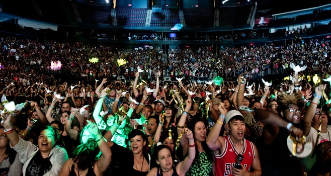 bluffky12's tweet photo. I'm very proud to say that 2NE1 were the first KPOP Girl Group to have a sold-out concert in the US at a time when social media wasn't that big and when the Hallyu Wave was just starting. https://t.co/WArWEP2ruR