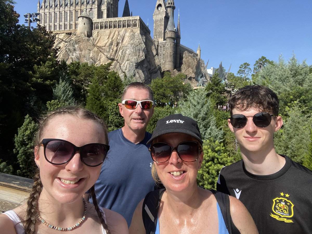 After a lovely holiday with my family, I’m very excited to be starting as a Band 5 Rotational Physiotherapist with NHSGGC at the end of the month😁
Still can’t believe I graduated with First Class Honours!! ❤️