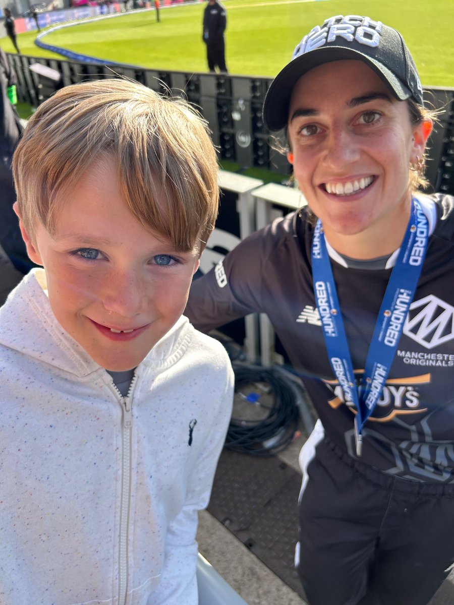 kevindkay's tweet photo. @thehundred @FiMorris8 …and kind enough to have a picture with my little boy!💙 #matchhero #fivefer #origional https://t.co/qr8r7nqsD9