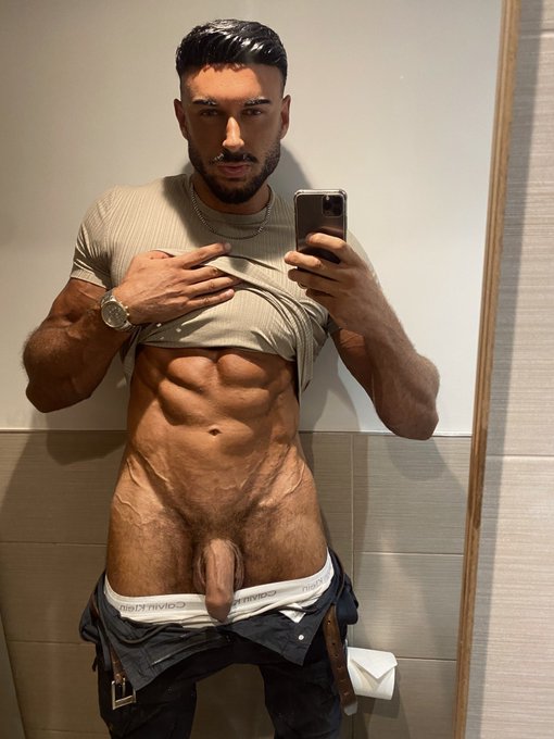 Would you join me in a public bathroom?😈 https://t.co/pjt6VKrgoM