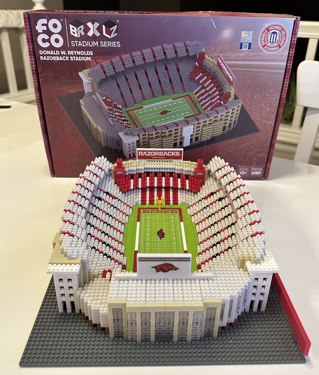 BrxlzFreak's tweet photo. Finally finished this stadium! Life got busy for a bit, but it was nice to be able to sit down and finish this stadium.
#arkansas #razorbacks #gohogs #wps #football #stadium #build #puzzle #gofoco #teamfoco #brxlz @focousa @razorbackfb @ArkRazorbacks @RazorbackFBRec https://t.co/F4O6zDX1Tk