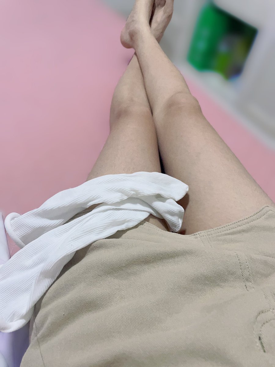 今天的臭袜子 让我瞅瞅我的粉丝有没有舔狗 https://t.co/OhDjPHg1cF