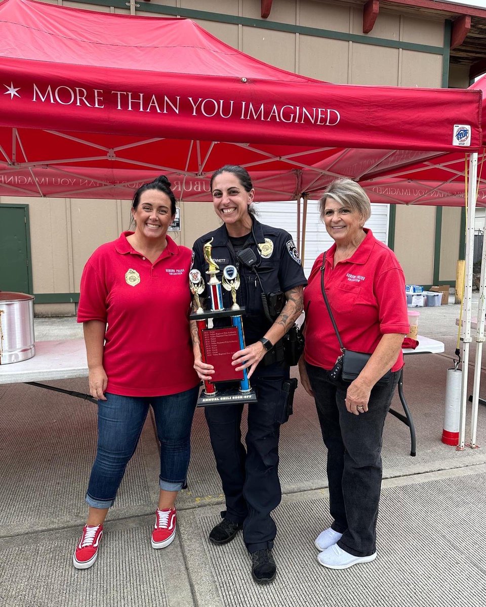 AuburnWAPolice's tweet photo. WINNER, WINNER!
Happy to announce that the Auburn Police Department took home first prize at this year's Chili Cookoff!
The win is great, but the money raised for the Auburn Food Bank is even better. $1,229 was raised in this year's cookoff!#ChiliCookoff #VRFA #APD #Auburn https://t.co/MUYefwsFvk