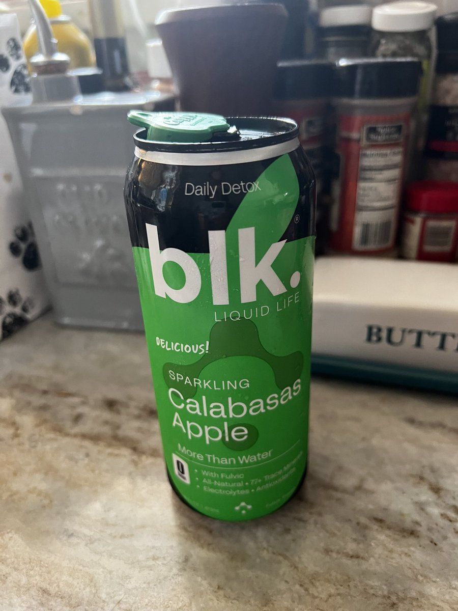 Tess837's tweet photo. #blkwater #calabasas #apple #cappycancloser https://t.co/TC10Jm4Sst