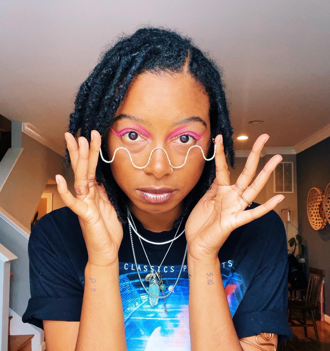 MyBroSaysImFuny's tweet photo. Had A Blast At The Renaissance Tour! &amp; My Cult Classics T-Shirt Was The Perfect Addition To My Outfit 🥰 Hit @rosegawd Website Up To Get Some Merch 🛸✨🛸 https://t.co/IYIZRqpii6