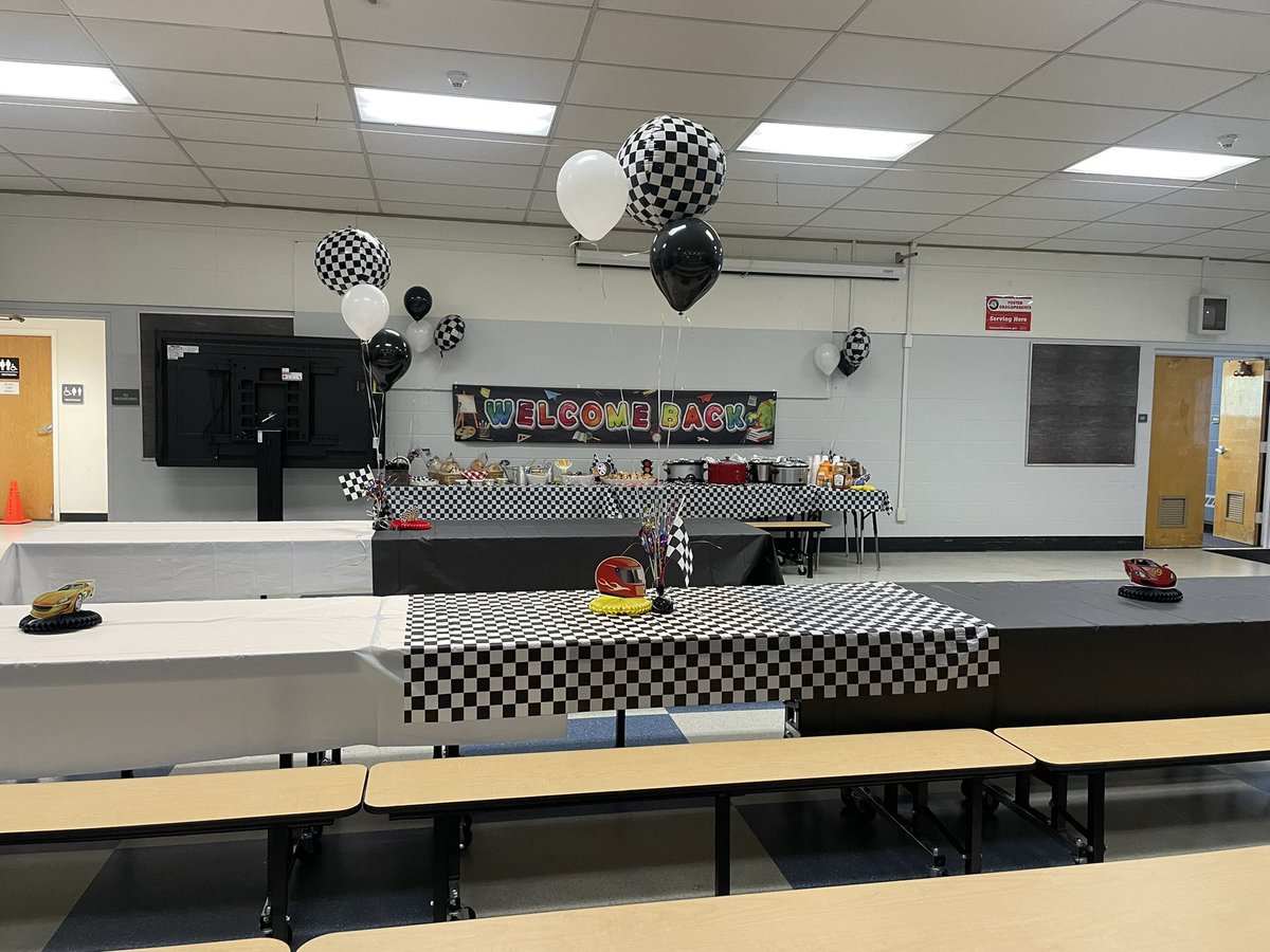 maxwellbulldogs's tweet image. We are ready to welcome back the World’s BEST Teachers!!! #lifeisgoidontheroadtoexcellence #WCSDProud @WashoeSchools @SuptEnfield