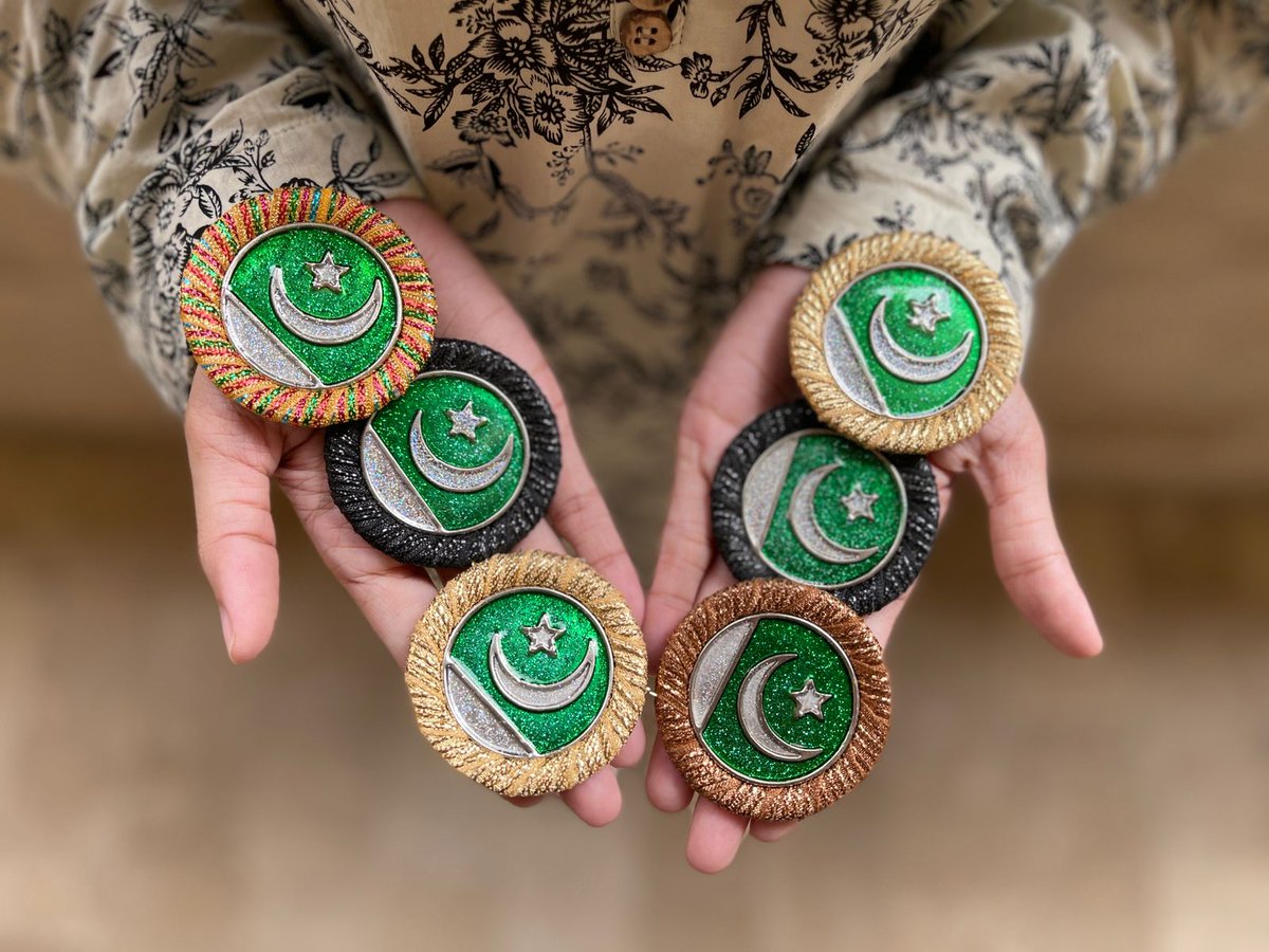 LaleRookh's tweet photo. Gifted to random kids in #humaraPakistan
#IndependenceDay2023
#pakistan 🇵🇰 https://t.co/YmMqUIzquO