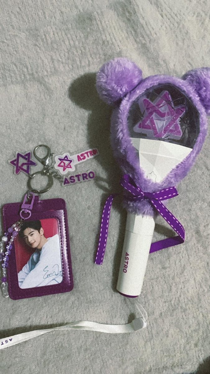 jamilerose_'s tweet photo. Astro Light Stick V2 and Pouch 𝗙𝗢𝗥 𝗦𝗔𝗟𝗘 📷
- Official LS Version 2
- Official Pouch for LS v2
- Unsealed, once lang nagamit (DD fanmeet)
- Complete inclusions (manual, battery case, battery &amp; strap)
- With LS box
- NO ISSUE
- with FREE light stick cover 
#ASTRO #AROHA https://t.co/HAeDgSug1e