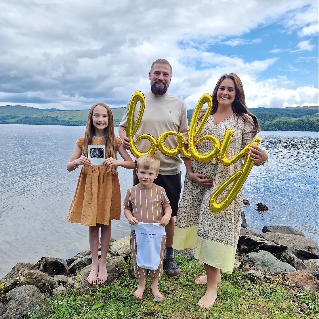 Emily_Wilko's tweet photo. ✨️  "And so we grow" ✨️
Baby number 3 due January ❤️

#pregnancyannouncement #17weekspregnant #cantwaittomeetyou https://t.co/Fkmqxs6lGd