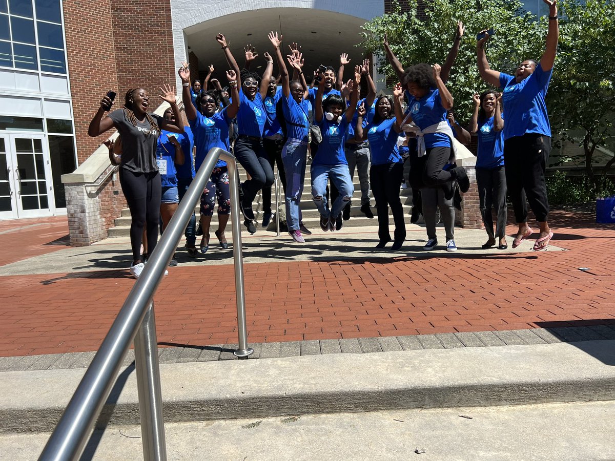 And it’s on the most humble note I bow into the @WashFellowship alumni community with the:

- UD “Most Gracious” #MandelaFellow award
- Letter from VP @KamalaHarris
- Certification of completion from @StateDept & @UDelaware
- Recognition letters from @delaware_gov

#YALI2023 🇳🇬🙏