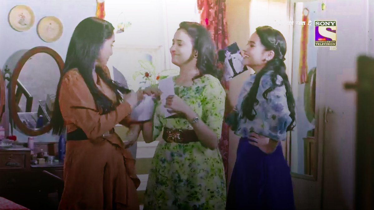 qaagazkikashti's tweet photo. fav girlieeessss in a frame together after such a long time ๐ญ๐ญ๐ซถ๐ซถ
#YehUnDinonKiBaatHai #yudkbh #SwaPreeNa https://t.co/ZUOA6UBh5I