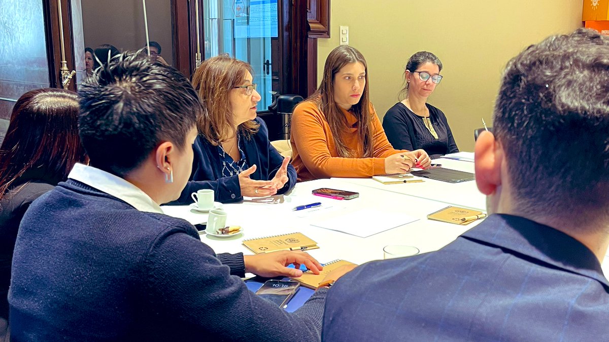 AuciUruguay's tweet photo. En el 2do. día de misión se realiza un taller con los equipos de los gobiernos departamentales de Canelones, Cerro Largo, Colonia, Paysandú, Rivera, Río Negro y Rocha con @APCColombia, para transferir las herramientas metodológicas de la experiencia #ColCol 🇨🇴 adaptada a 🇺🇾. https://t.co/Kc247A7u5b