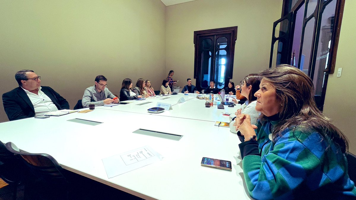 AuciUruguay's tweet photo. En el 2do. día de misión se realiza un taller con los equipos de los gobiernos departamentales de Canelones, Cerro Largo, Colonia, Paysandú, Rivera, Río Negro y Rocha con @APCColombia, para transferir las herramientas metodológicas de la experiencia #ColCol 🇨🇴 adaptada a 🇺🇾. https://t.co/Kc247A7u5b