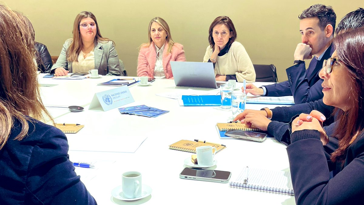 AuciUruguay's tweet photo. En el 2do. día de misión se realiza un taller con los equipos de los gobiernos departamentales de Canelones, Cerro Largo, Colonia, Paysandú, Rivera, Río Negro y Rocha con @APCColombia, para transferir las herramientas metodológicas de la experiencia #ColCol 🇨🇴 adaptada a 🇺🇾. https://t.co/Kc247A7u5b