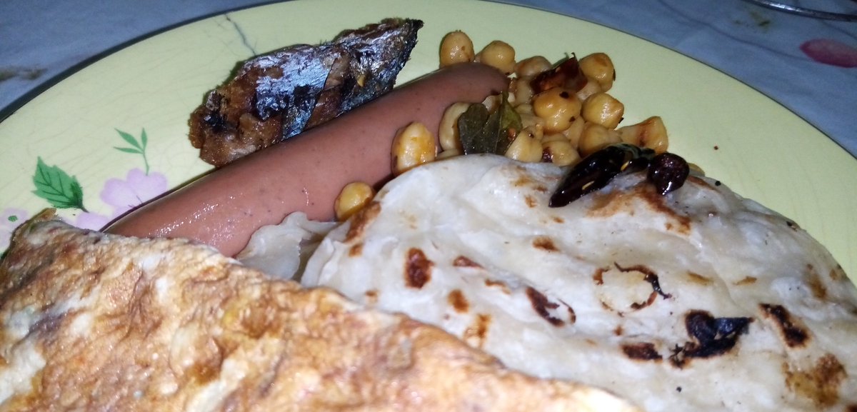 MJJNamalDias's tweet photo. #TastyTuesday
🥺❤️😋
▶️ පරාටා, බැදපු මාළු, සොසේජස්, බිත්තර ඔම්ලට් සහ කඩල තෙල්දැමුම
▶️ චිකන් සහ චිලී චීස් යෙදූ Bread Toast තක්කාලි සෝස් සමග
#MyFoodStoryWithDewMal https://t.co/VPwkMY6yVT