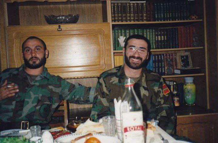 Le commandant des "Croisés" Artur Poghosyan et le commandant adjoint Shahe Ajemyan célébrant la victoire à Erevan, 1994.