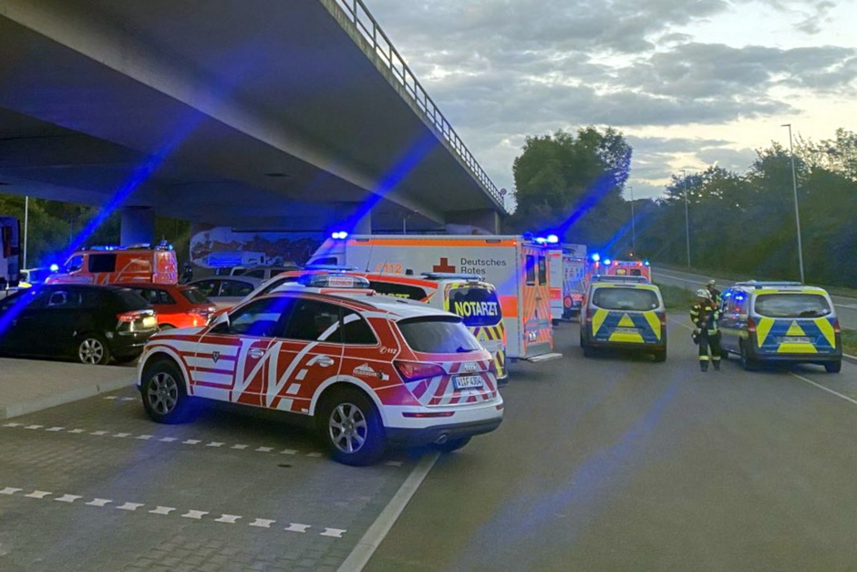 wiaktuell's tweet photo. #Motorradfahrer erliegt schweren Verletzungen
Tragisch endete der schwere #Unfall am Montagabend in #Wiesbaden #Biebrich. Rund 18 Stunden nach dem #Unglück #verstarb der 29-jährige #Motorradfahrer.
Mehr zu dem #Unfall gibt es bei https://t.co/ySAqQIWlhF https://t.co/ZLhhXSlZKX