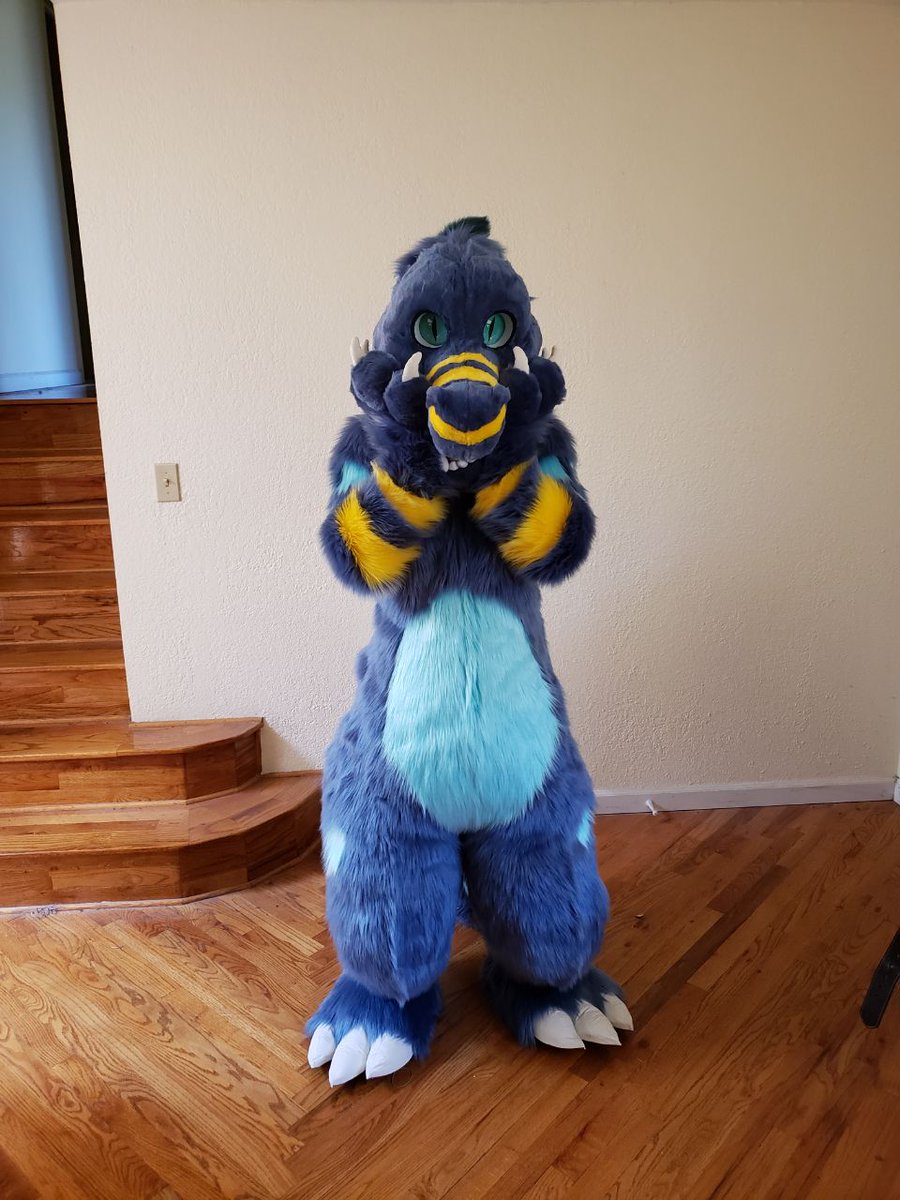 ZevsRequiem's tweet photo. Selling my croc suit for $4k (OBO)! Perfect fit for a 5'8" individual with extra room thanks to comfy padding! DM me offers! #fursuitforsale #furryfandom #fursuiter #furrycommunity https://t.co/lYVL3kkPlw