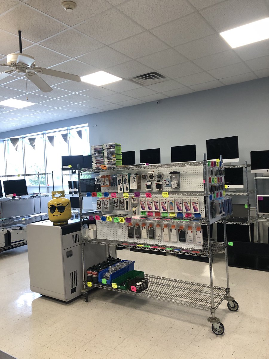 SpicketRiver's tweet photo. Need a charging cable? A phone case? Maybe even a new power bank? Take a trip to our location and we got you covered!

#phonecases #chargers #screenprotector #electronics #phonechargers #iphone #galaxy #apple #andriod #smartphone #aux #auxcable #carcharger #powerbank #airpodcase https://t.co/WIzIATD3dL