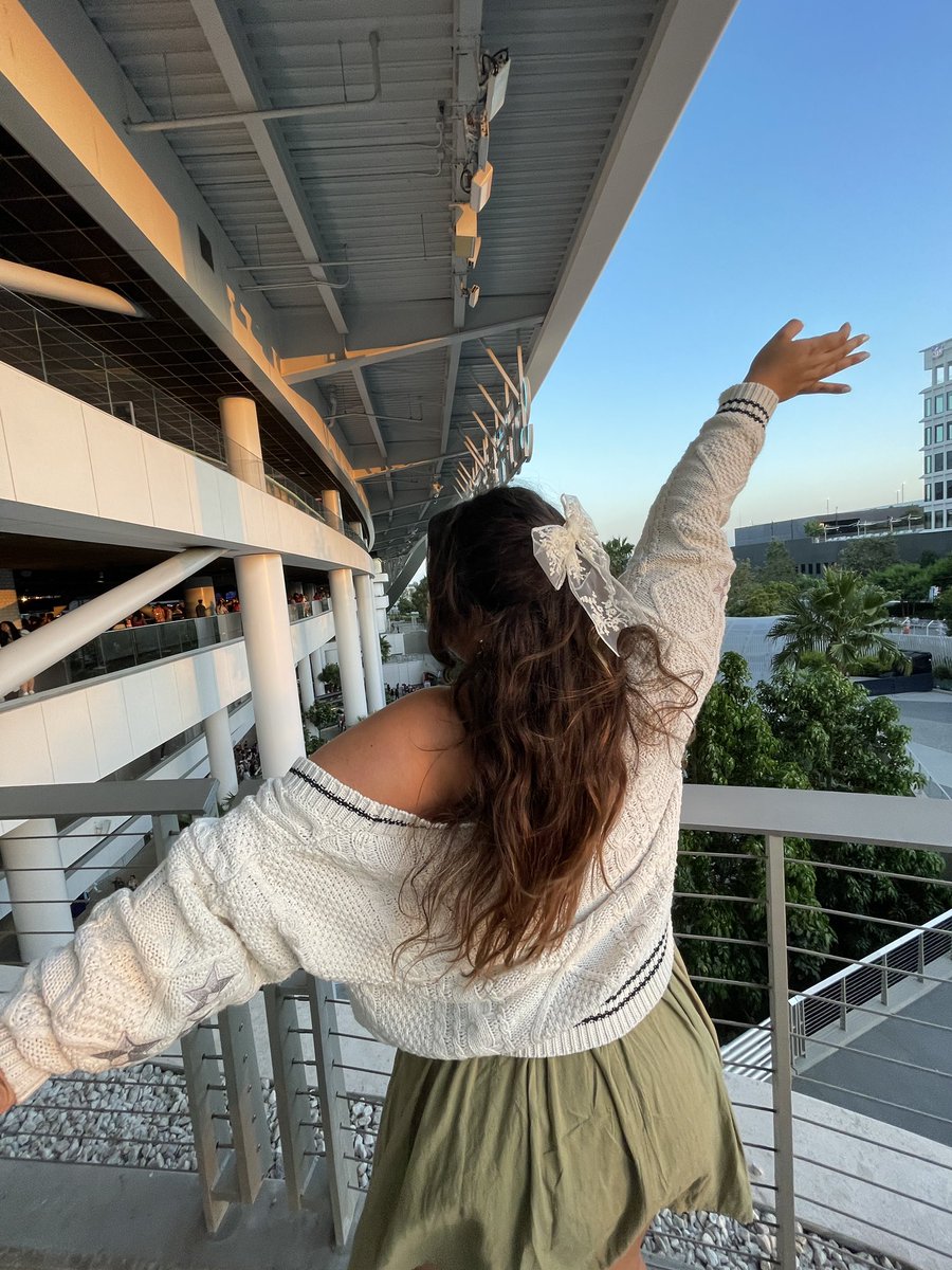 arrrci's tweet photo. ERAS TOUR 🌻🫶🏼🎆🧣🗽🐍💕🪩🥂🕛 https://t.co/bNb3tSSOah