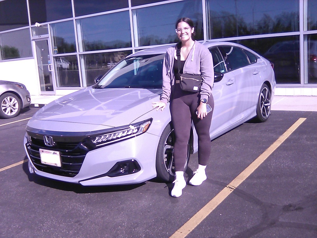GriffinFordWI's tweet photo. Autumn from Racine bought this clean 2022 Honda Accord! Delivered by sales specialist Jorge Plasencia. Welcome to the Griffin family! https://t.co/KcVcg48aRJ