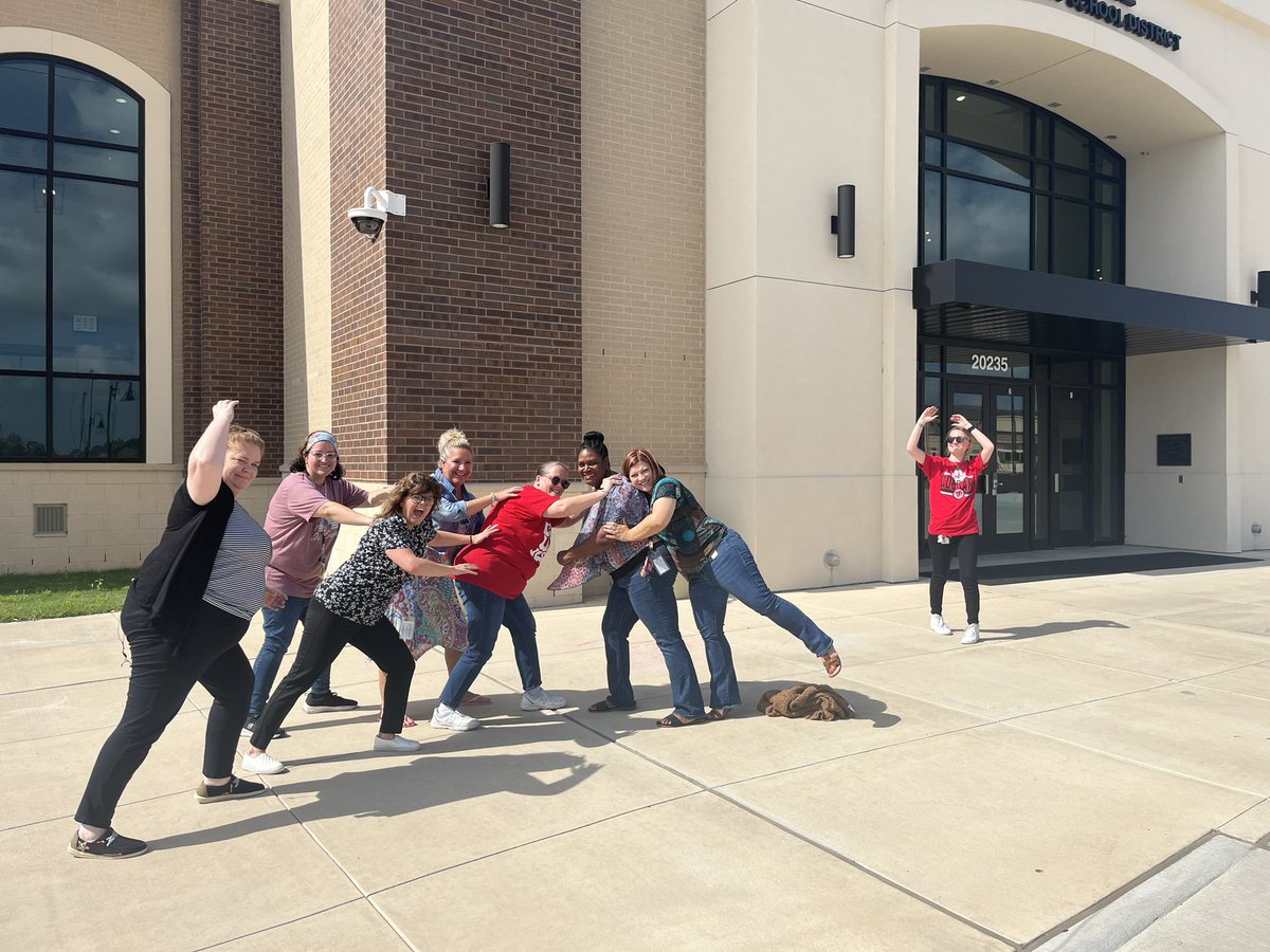 ShannonHeniff's tweet photo. Fighting to get into all those events at the TEC Center! @tisdpes @tisddpes #DPEScougarprowl #hometownteam https://t.co/3LjmLQsoHn