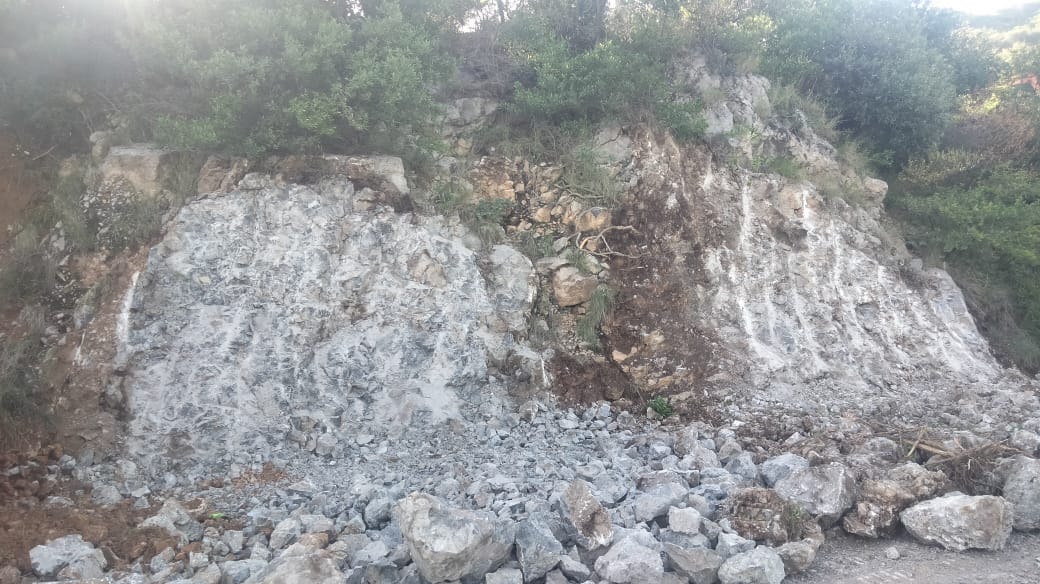 kaamran's tweet image. So, the #Islamabad side of the #AlexanderRoad underway. Way to go @CDAthecapital @Noormengal_ 
Some people r going to get rich at the expense of destruction of #environment &amp;amp; #MargallaHills
But Who cares. 
Who is going to #SaveMHNP 
@PakEPAIslamabad @WildlifeBoard 
@Islamabadies