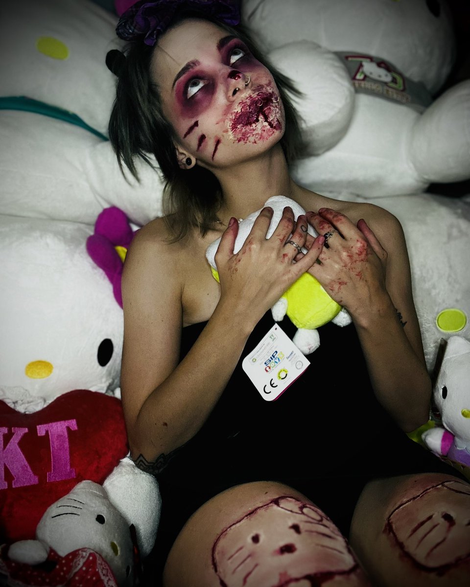 elfasfx's tweet image. 💔 Hell kitty 💔

The post banned from IG :/

#sfx #makeupsfx #fakeblood #fakeknife #fakescar #horror #creepy #hellokitty #hellkitty #sanriocreepyedition