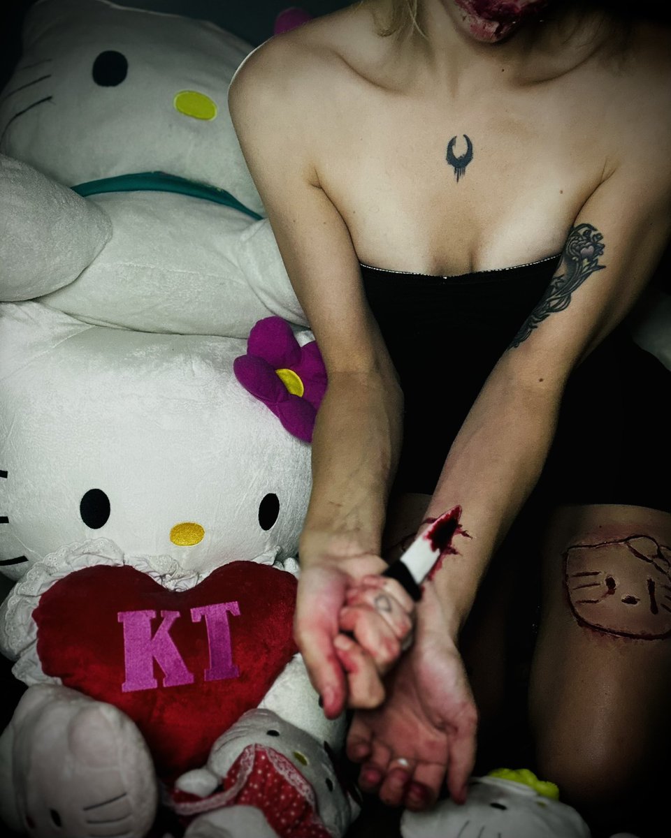elfasfx's tweet image. 💔 Hell kitty 💔

The post banned from IG :/

#sfx #makeupsfx #fakeblood #fakeknife #fakescar #horror #creepy #hellokitty #hellkitty #sanriocreepyedition
