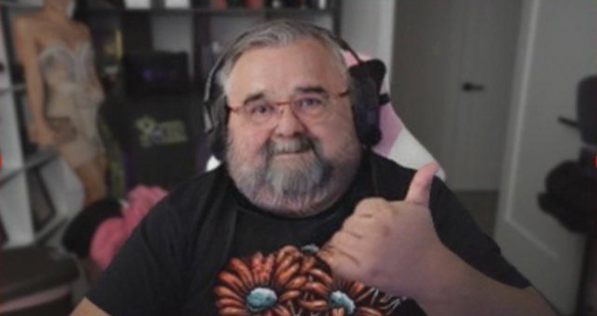 TakerMetal's tweet photo. -Papá quien era el Ded?
-Mi ídolo
-Qué pasó con él?
-El ya se casó y tiene familia
-Y por qué sonríes papí?
-Porque si él es feliz yo también lo soy
*le muestra una foto*
-Oye pero él es papí
*Se abre la puerta*
-Ira pueeeeeeeeeeees https://t.co/oDryGwHY4S