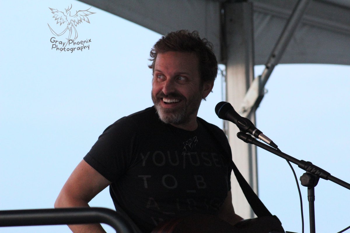 dgray3994's tweet photo. And the crowd goes wild! #robbenedict #saturdaynightconcert #momentocon #grayphoenixpics https://t.co/4ezjtZqkml