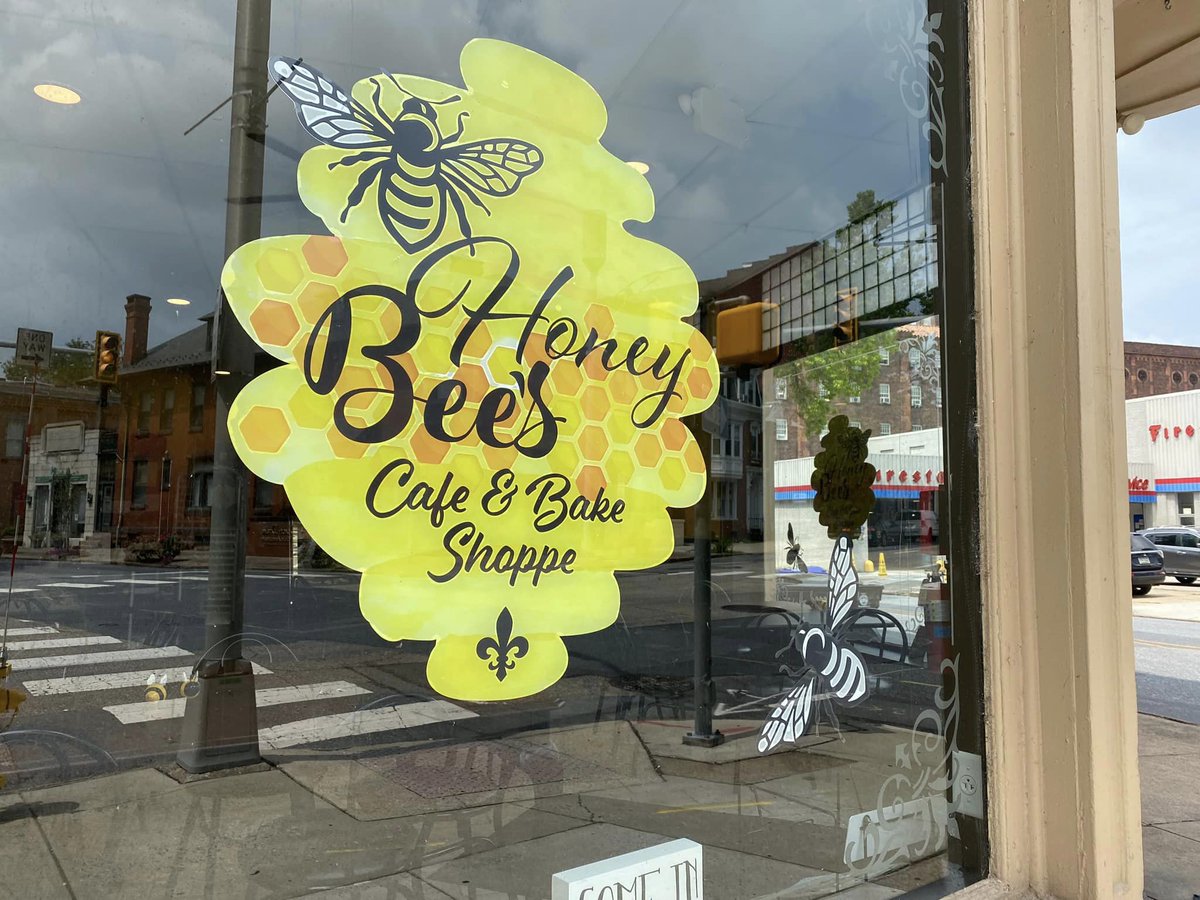 ExploreHbg's tweet photo. ❗Lunchtime Craving Alert❗Honey Bee's Cafe and Bake Shoppe is the perfect spot for lunch (or even breakfast.) Get fresh salads, soups, sandwiches and homemade sweet treats all made from good quality PA ingredients! 📍620 N 2nd St.
#explorehbg #Harrisburg https://t.co/9Y2jjCkGyB
