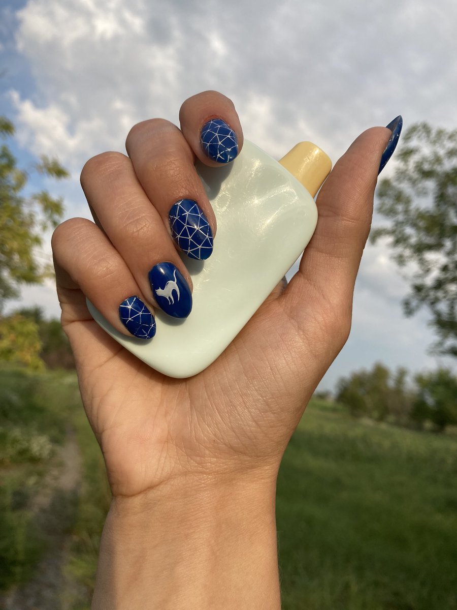 сделала 4 раз в своей жизни ногти, во бля👍