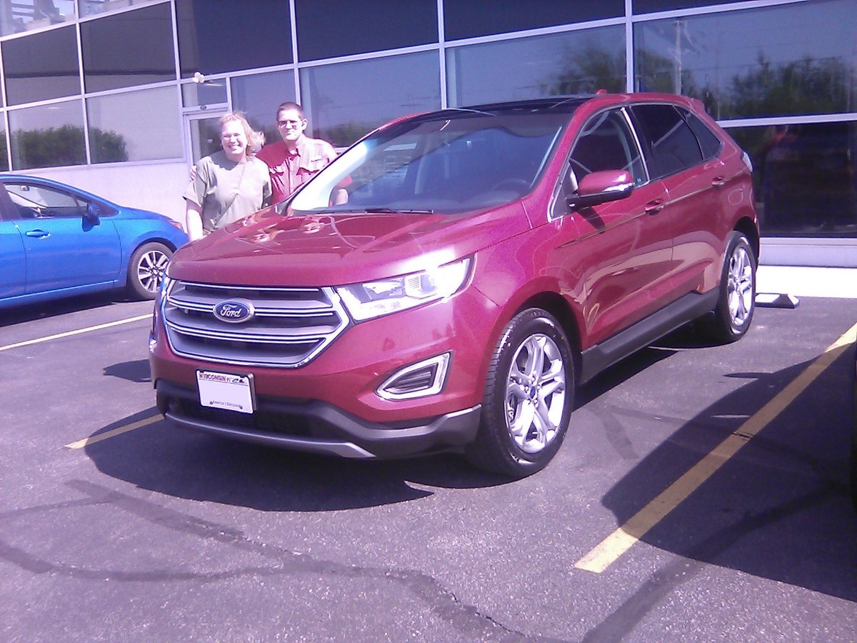 GriffinFordWI's tweet photo. Wade and Wendy of West Allis drove off in this clean 2019 Edge! Delivered by sales specialist Jorge Plasencia. Welcome to the Griffin family! https://t.co/wimNNyoXYp