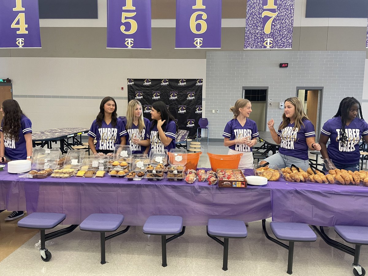TC_Cheer_'s tweet image. We enjoyed serving our TCHS staff breakfast last week at our welcome back breakfast! #thecreekisrising @TimberCreek_HS @KISDAthletics 
Thank you to the Euless and Alliance Chick-fil-a’s for donating delicious chicken minis!!