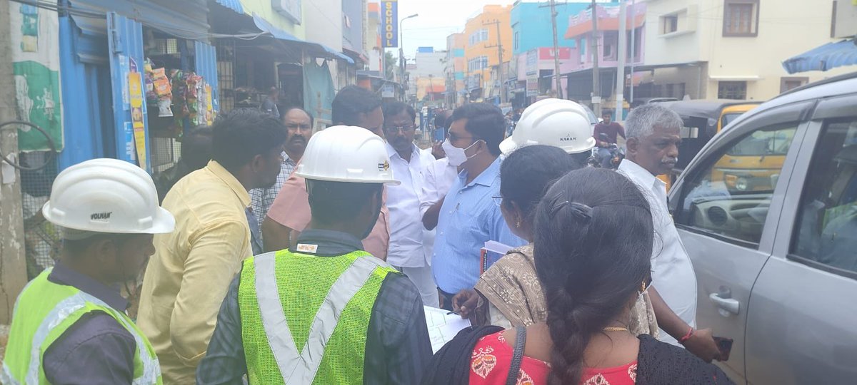 iambkmurthy's tweet photo. விடுபட்டுள்ள மழை நீர் வடிகால் பணிகளை பெருநகர சென்னை மாநகராட்சி சிறப்பு கண்காணிப்பு அலுவலர் திரு.சுரேஷ்குமார்.IAS அவர்களுடன் ஆய்வு மேற்கொண்டோம். உடன் அம்பத்தூர் சட்டமன்ற உறுப்பினர் திரு. ஜோசப் சாமுவேல் , 82 வது வார்டு மாமன்ற உறுப்பினர் திரு.ரமேஷ் (எ)நீலகண்டன், (3) https://t.co/iVAxTLy4Xm