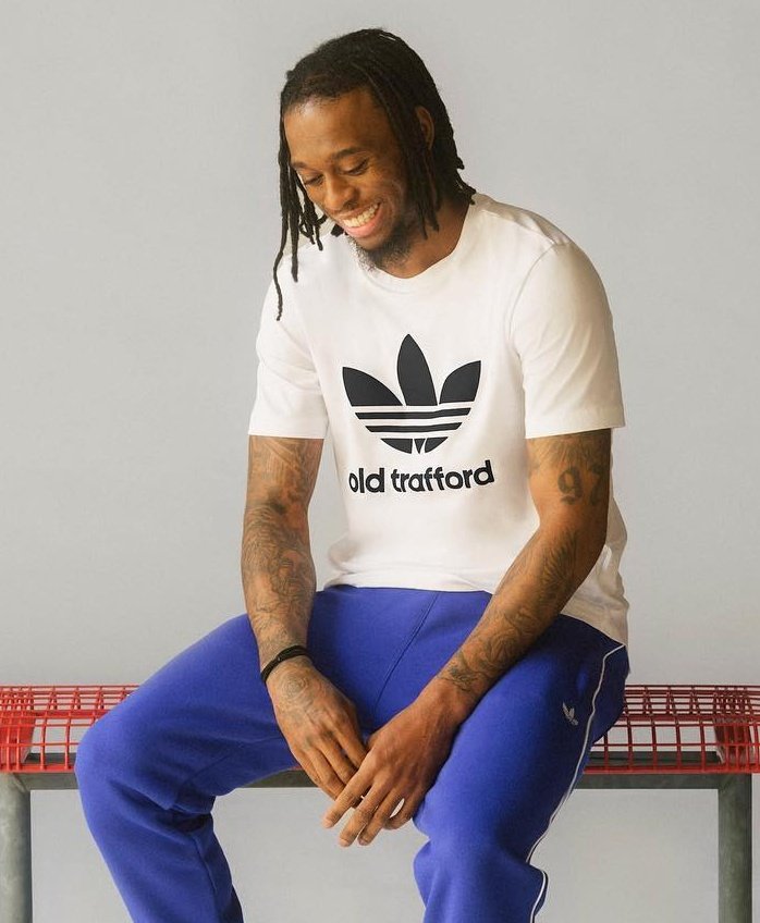 🚨 Man Utd to offer Aaron Wan-Bissaka new contract with improved wages, reports Sami Mokbel.

It's remarkable how he's quietly forced his way into Ten Hag's plans.

One of our most improved players last season. ❤️🕸
