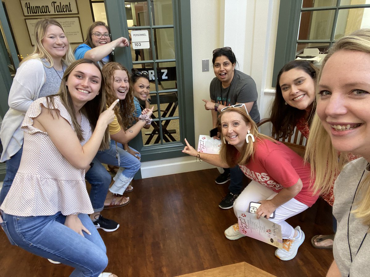 LissaCaudill's tweet photo. TISD Administration Building (can you spot our special guest?) @TISDDPES #DPEScougarprowl #hometownteam https://t.co/WsiRWdlTrP