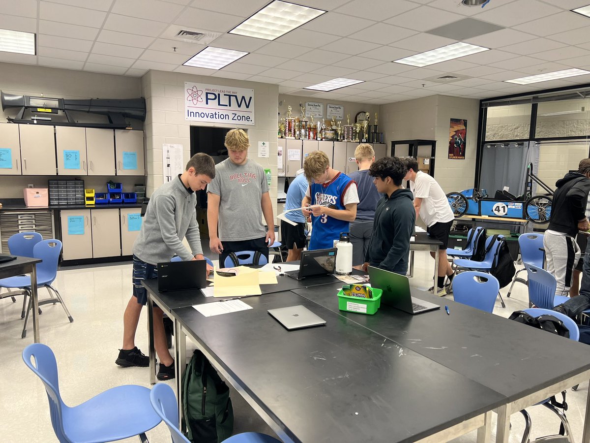 Engineering Ss make shoes In challenge #mcslearn #proudtobeajet