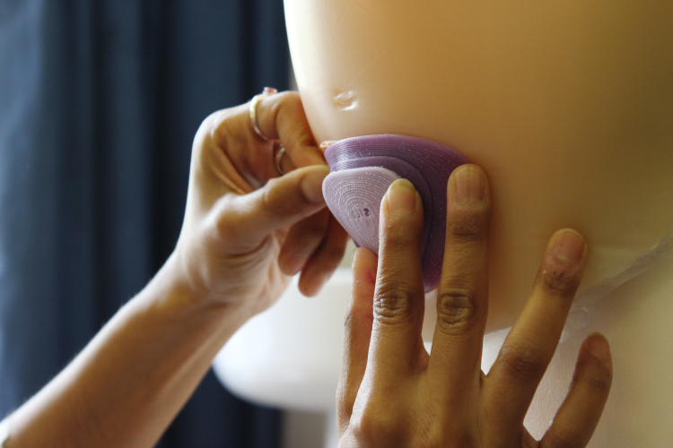 Design_Week's tweet photo. Next in our Meet the graduates series is RCA's’s Vedika Lall who has designed a device to monitor uterine contractions: https://t.co/WSEyFBN9oq https://t.co/Y74Pwdu9lD