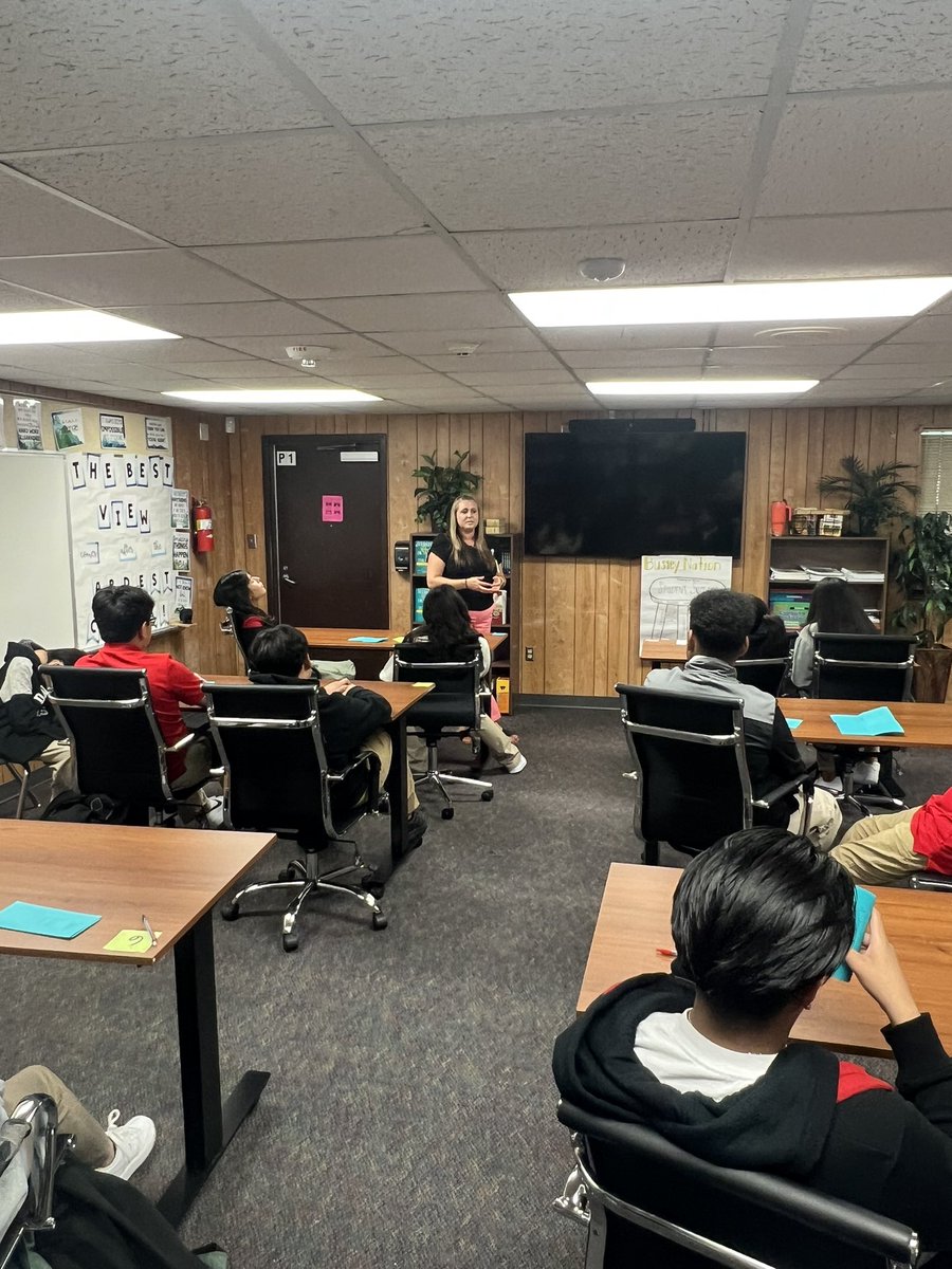 ambermhope's tweet photo. We love supporting our @Bussey_Owlets on the first day &amp; everyday! Enjoyed connecting with students &amp; staff! #BePresentGISD #Tier1day1 💛🖤 https://t.co/MMLgfUW4wI
