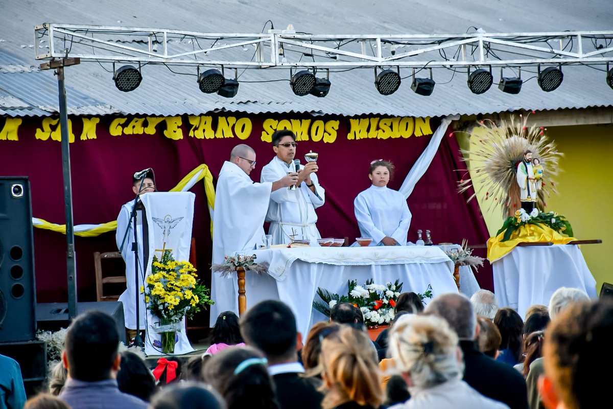 munidesaladas's tweet photo. San Cayetano ruega por nosotros 🙌 🙏 

La comunidad del barrio La Mansión celebró ayer el día de su santo patrono, con una importante acompañamiento de toda la ciudad.

Con Cayetano somos misión 🙏

#SaladasHaciaAdelante 
#ConSuFe https://t.co/X9oBKojbgs