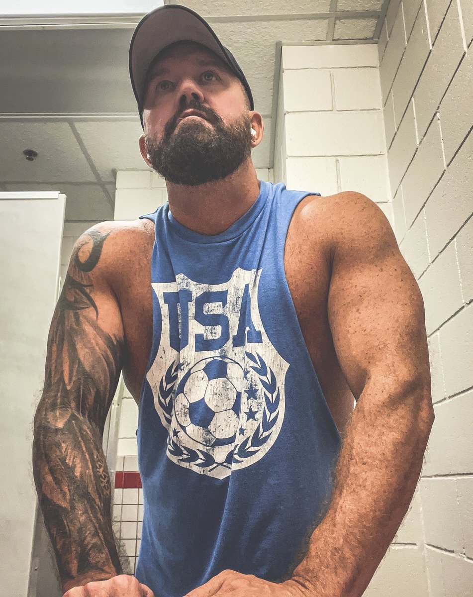 TomBoySC's tweet image. Help me get to 16k! RT, Like, Share….

#bearded #tattoo #gym #workout #thirsty #tuesdayvibe