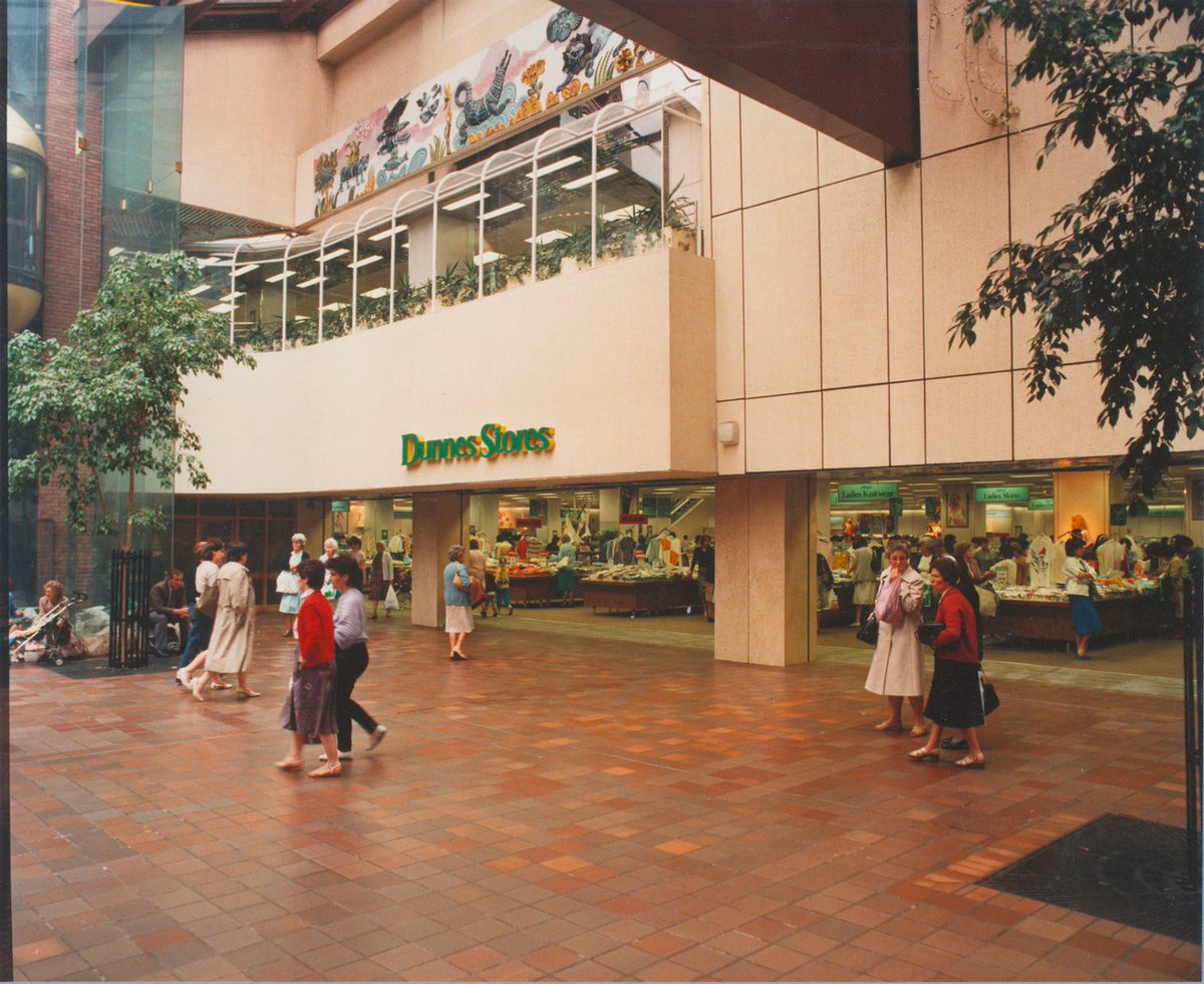 Aiteall's tweet image. An t-ionad siopadóireachta ILAC i mBaile Átha Cliath sa bhliain 1983, dhá bhliain i ndiaidh gur osclaíodh é ar dtús

The ILAC (Irish Life Assurance Company) shopping centre in Dublin in 1983, 2 years after it first opened