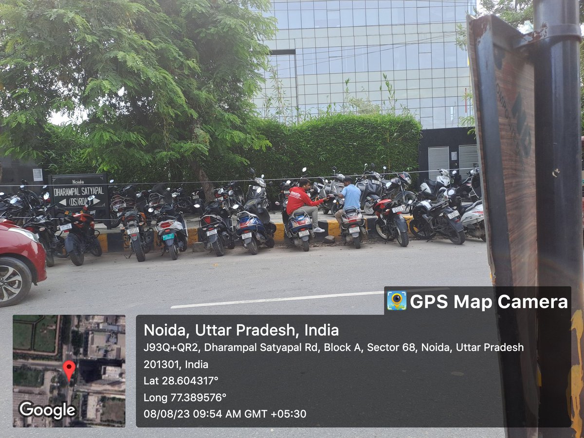 betternoida's tweet photo. @CeoNoida @noidatraffic @noida_authority this illegal parking creates a mess at u turn. This leads to jam everyday on DS road Noida. Pls get this removed asap. @noidatraffic https://t.co/TeIUKqXCTq