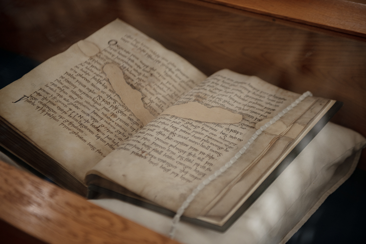 ExeterCathedral's tweet photo. Yesterday the Cathedral Library & Archives brought the #ExeterBook of Anglo-Saxon poetry out into the Cathedral Nave for visitors to look at, learn about, and ask questions about it. Fun Anglo-Saxon themed activity sheets were also available for children to enjoy. https://t.co/F6tjmPFSln