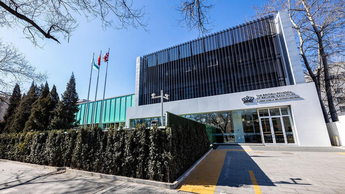 NAEducation's tweet photo. A Closer Look at @BSBSanlitun 🔍
Many families walk their children to this beautiful school through the splendid tree-lined neighbourhoods of Sanlitun in the heart of Beijing's Embassy District.
#OutstandingLearningEnvironments #NordAngliaEducation #CreateYourFuture https://t.co/wnjmfiIL77