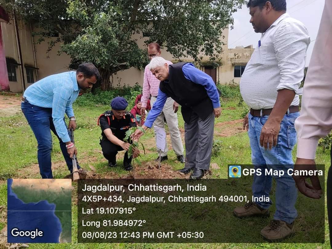 SMKVBastar's tweet photo. शहीद महेन्द्र कर्मा विश्वविद्यालय, बस्तर, जगदलपुर में दिनांक 08.08.2023 को "मेरी माटी, मेरा देश" के अंतर्गत "वसुधा का संवर्धन, वीरों का अभिनंदन" कार्यक्रम का आयोजन किया गया। विश्वविद्यालय में 75 पौधे रोपित कर "अमृत वाटिका" निर्माण किया गया। https://t.co/LMBUpR8kLf