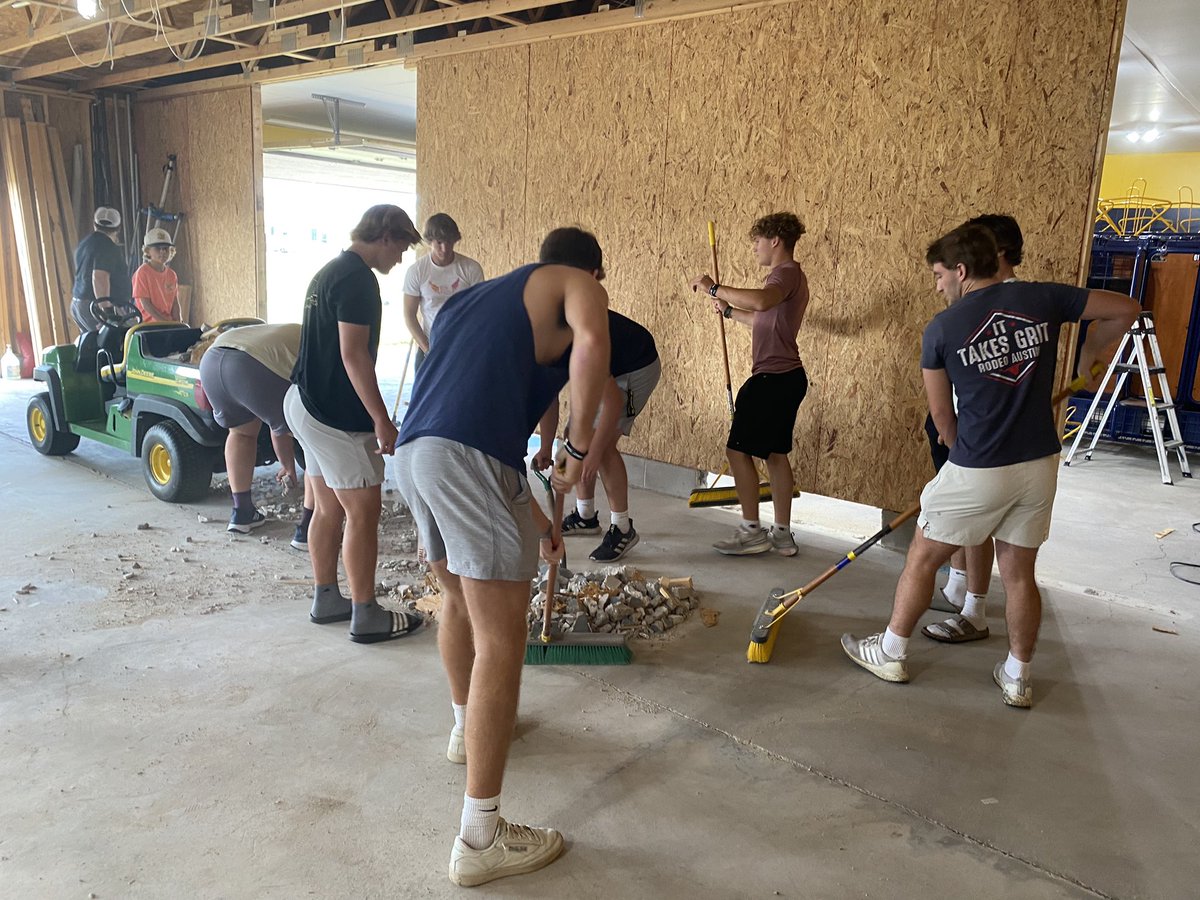 plhsfootball's tweet photo. Players working hard on their locker room renovation! https://t.co/dBdTByZ0mu