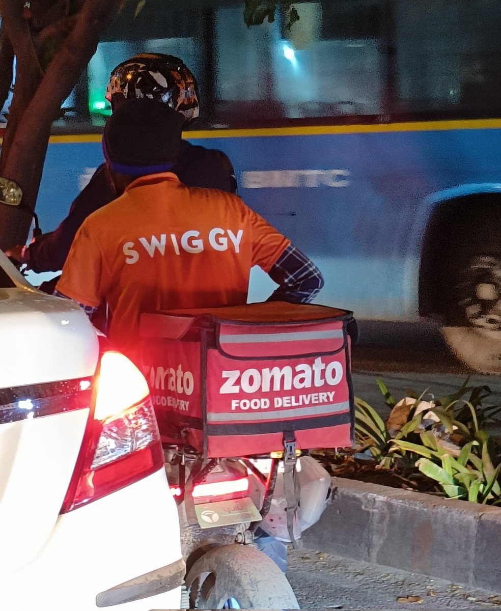 AsthaUndefined's tweet photo. Kaise ye Ishq hai, ajab sa risk hai..
@peakbengaluru 

@zomato @SwiggyCares 
#Food #delivery #Zomato #Swiggy #jokes https://t.co/cnc3Cx4fiT